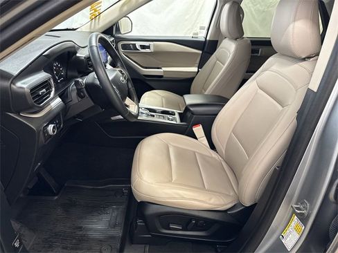 Used 2023 Ford Explorer XLT w/ Equipment Group 202A image 10