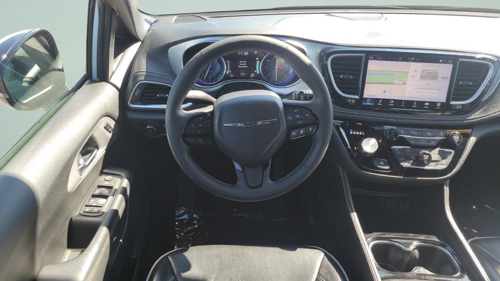 Used 2025 Chrysler Pacifica Limited FWD image 11