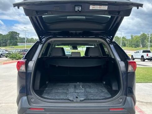 Used 2020 Toyota RAV4 XLE Premium FWD image 3