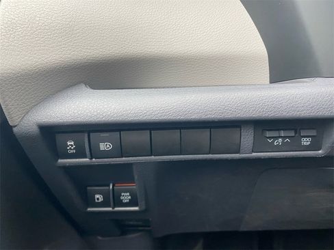 Used 2021 Toyota Sienna Limited w/ Protection Package (TMS) image 17