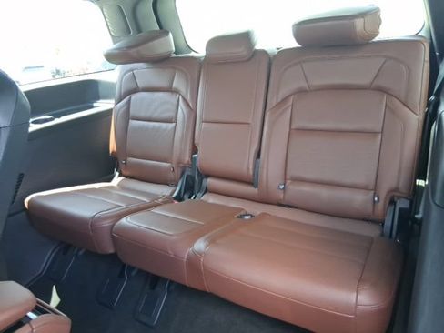 Used 2025 Lincoln Navigator Reserve AWD/4WD image 18
