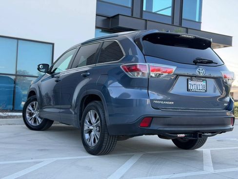 Used 2014 Toyota Highlander XLE FWD image 5