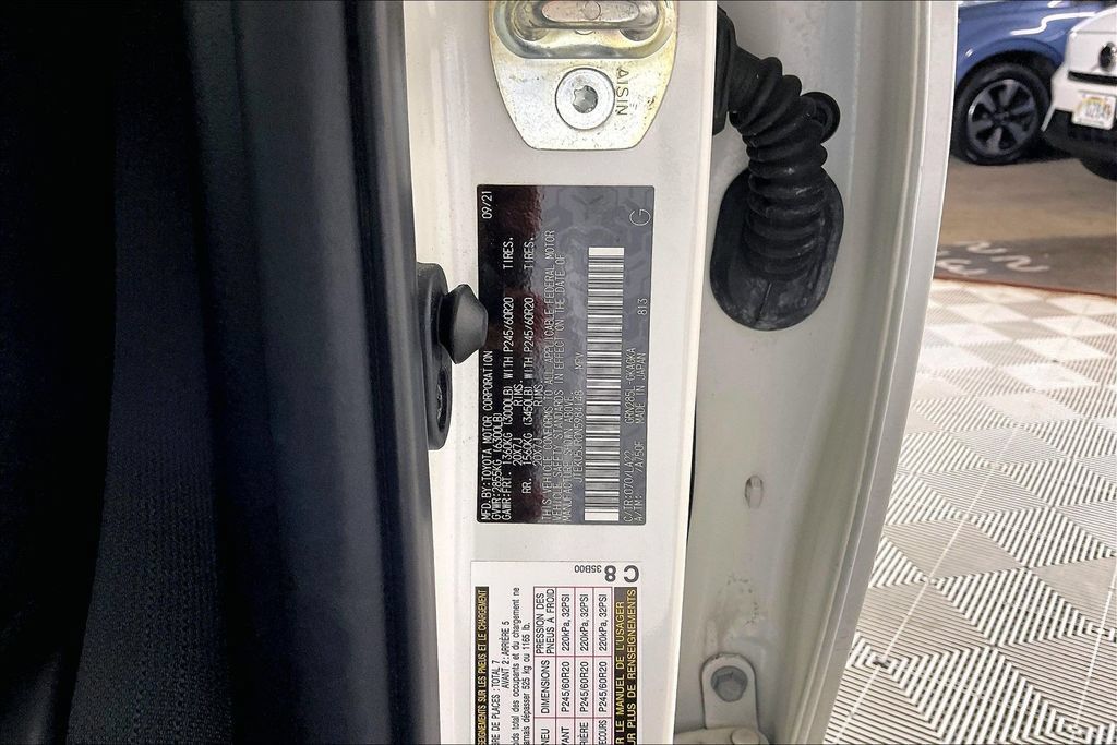 Used 2022 Toyota 4Runner Limited AWD/4WD image 33