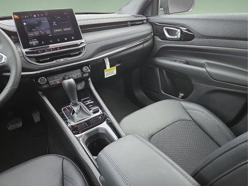 New 2026 Jeep Compass Latitude image 12