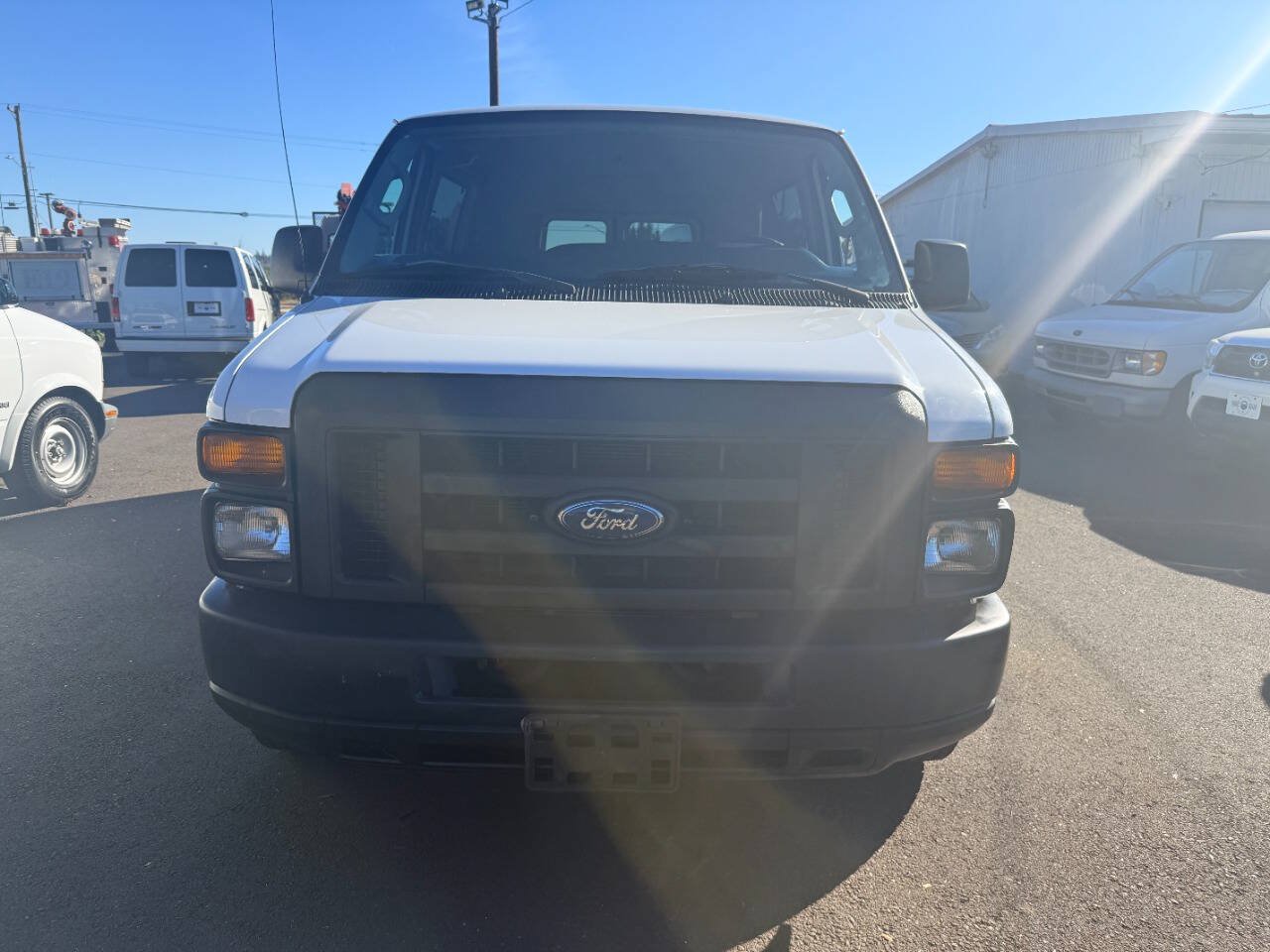 Used 2009 Ford E-350 and Econoline 350 XL RWD image 3