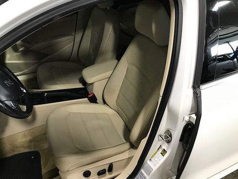 Used 2015 Volkswagen Passat 1.8T Limited Edition image 11