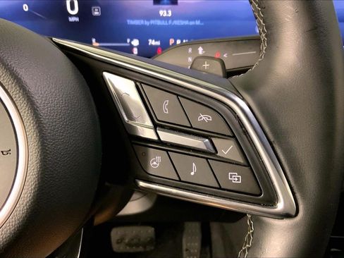 Used 2025 Buick Enclave Preferred AWD/4WD image 19