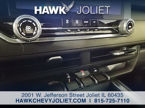 Used 2024 Chevrolet Colorado Trail Boss w/ Advanced Trailering Package AWD/4WD image 18