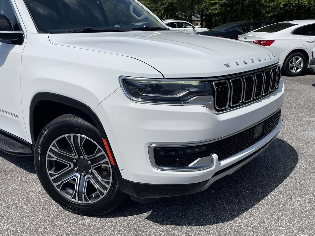 Used 2024 Jeep Wagoneer L Series II w/ Flexible Seating Group AWD/4WD image 9