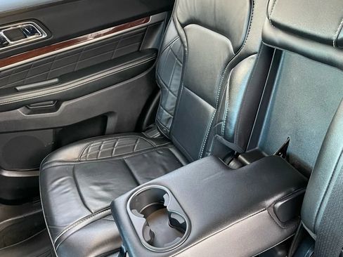 Used 2018 Ford Explorer Platinum AWD/4WD image 39