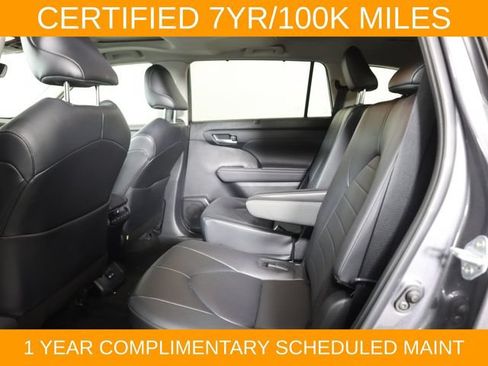 Used 2024 Toyota Highlander XLE FWD image 28