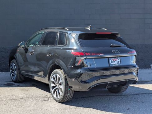 New 2026 Audi Q3 quattro 2.0T AWD/4WD image 7