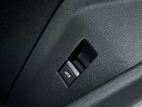 Used 2022 Audi e-tron Premium Plus w/ Premium Plus Package image 13