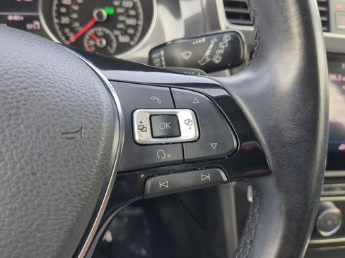 Used 2018 Volkswagen Golf S image 20