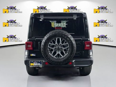 Used 2024 Jeep Wrangler Unlimited Sahara w/ Technology Group AWD/4WD image 6
