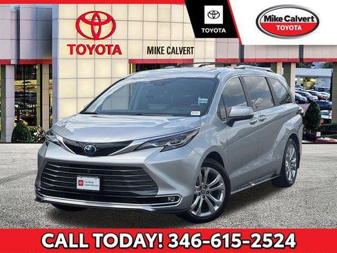 Certified 2024 Toyota Sienna Platinum FWD image 1