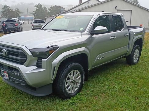 Used 2024 Toyota Tacoma SR5 AWD/4WD image 3