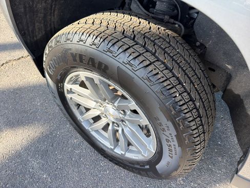 Used 2024 Chevrolet Colorado LT w/ LT Convenience Package II image 8