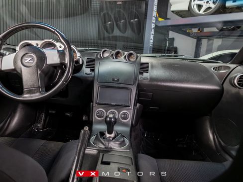 Used 2005 Nissan 350Z Coupe w/ (N93) Cargo Convenience Pkg image 20