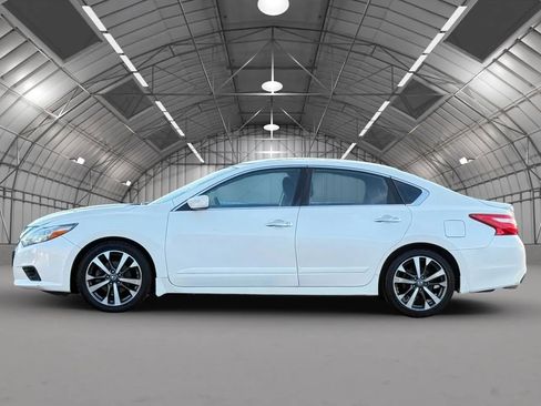 Used 2016 Nissan Altima 2.5 SR FWD image 4