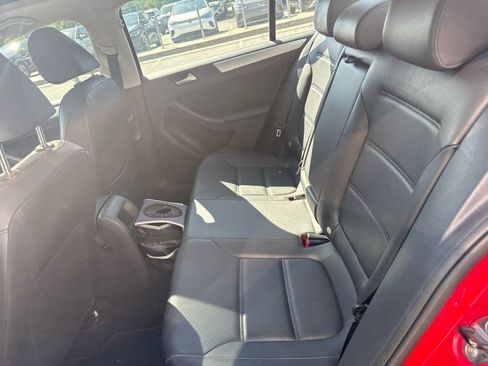 Used 2014 Volkswagen Jetta SE FWD image 19