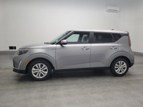 Used 2023 Kia Soul LX image 2