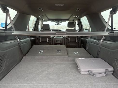 Used 2022 GMC Yukon XL Denali image 43