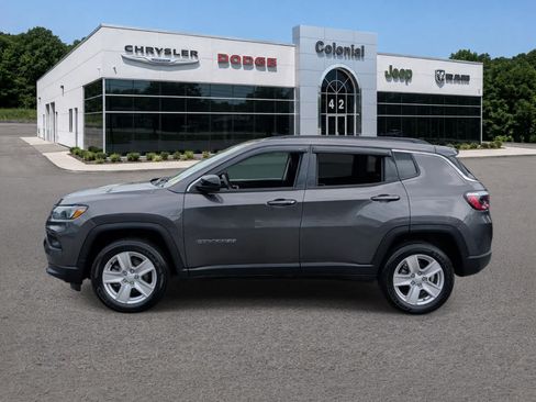 Used 2022 Jeep Compass Latitude w/ Convenience Group AWD/4WD image 3