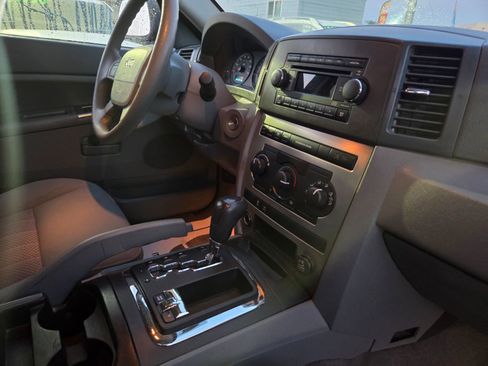 Used 2006 Jeep Grand Cherokee Laredo AWD/4WD image 16