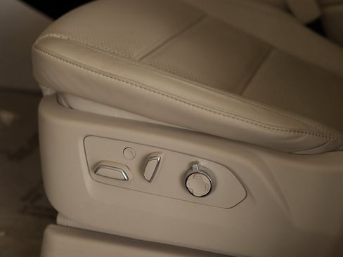 New 2025 Cadillac Escalade Premium Luxury Platinum image 28