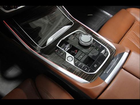 Used 2025 BMW X7 M60i AWD/4WD image 13