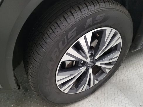 Used 2023 Nissan Rogue SV image 31