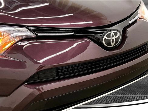 Used 2018 Toyota RAV4 XLE AWD/4WD image 32