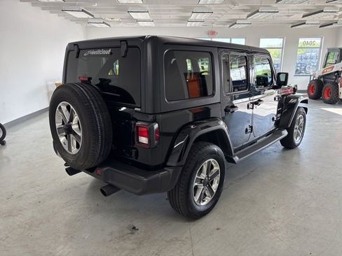 Used 2019 Jeep Wrangler Unlimited Sahara AWD/4WD image 16