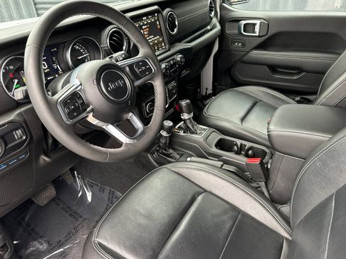 Used 2023 Jeep Wrangler Sahara image 4