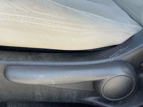 Used 2014 Nissan Versa Note SV FWD image 23