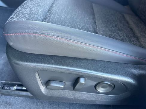 Used 2024 Chevrolet Colorado Z71 w/ Z71 Convenience Package 2 image 13