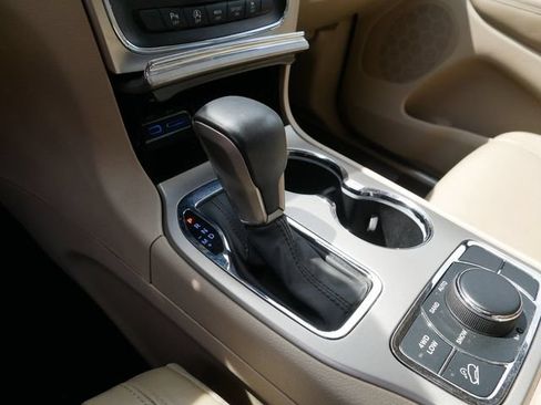 Used 2016 Jeep Grand Cherokee Limited AWD/4WD image 32