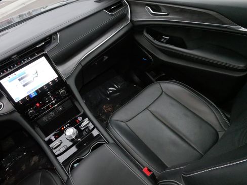 Used 2023 Jeep Grand Cherokee L Overland image 11