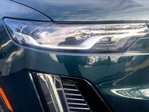 Used 2025 Cadillac XT6 Premium Luxury image 14