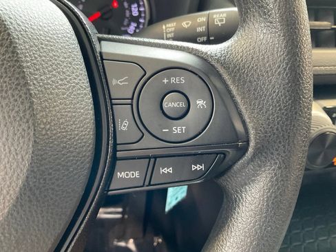 Used 2020 Toyota RAV4 LE FWD image 13