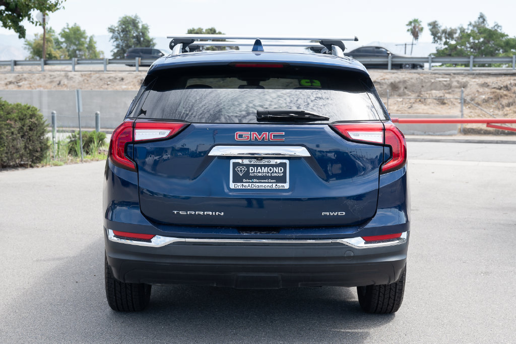 Used 2023 GMC Terrain SLT AWD/4WD image 5