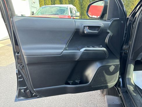 Used 2022 Toyota Tacoma TRD Sport image 15