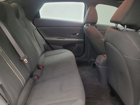 Used 2022 Hyundai Elantra SEL w/ Preferred Accessory Package FWD image 19