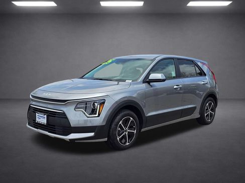 Used 2025 Kia Niro LX FWD image 3