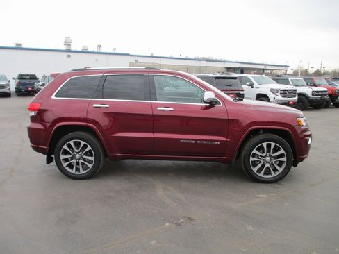 Used 2018 Jeep Grand Cherokee Overland image 3