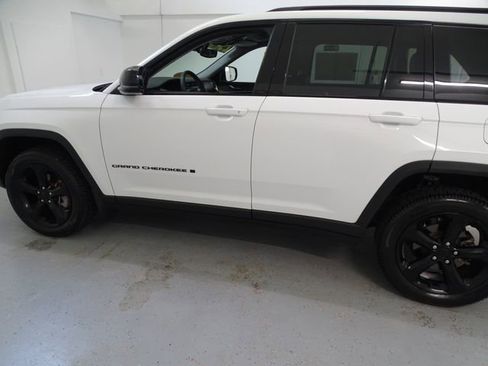 Certified 2023 Jeep Grand Cherokee Limited w/ Black Appearance Package AWD/4WD image 20