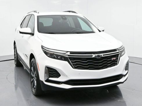 Used 2023 Chevrolet Equinox RS image 2