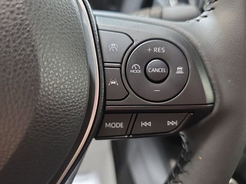 Used 2025 Toyota Corolla SE image 28