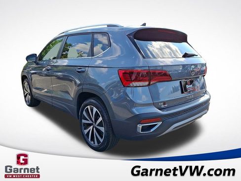 Certified 2022 Volkswagen Taos SE image 4